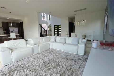 Купить виллу или дом в Майами, Флорида 4 спальни, 241.27м2, № 2068989 - фото 7