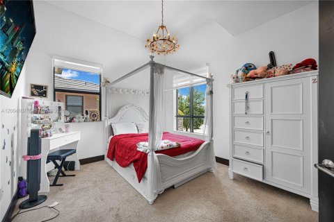 Casa en venta en Miami, Florida, 4 dormitorios, 241.27 m2 № 2068989 - foto 25