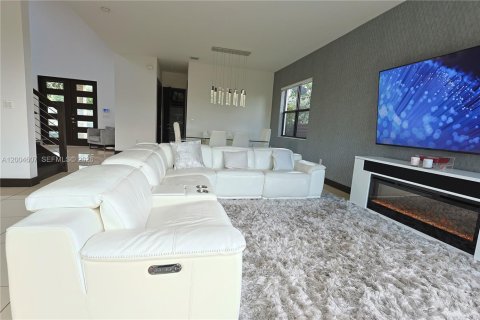 Купить виллу или дом в Майами, Флорида 4 спальни, 241.27м2, № 2068989 - фото 8