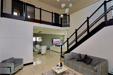 Купить виллу или дом в Майами, Флорида 4 спальни, 241.27м2, № 2068989 - фото 3