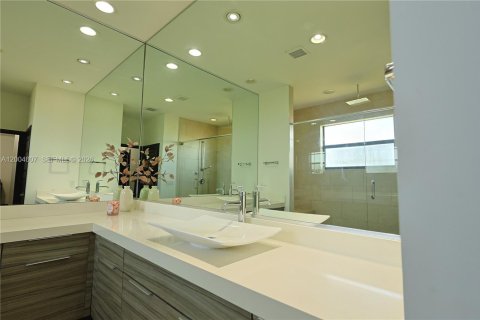 Купить виллу или дом в Майами, Флорида 4 спальни, 241.27м2, № 2068989 - фото 13