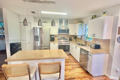 Casa en venta en Pembroke Pines, Florida, 4 dormitorios, 202.06 m2 № 1945817 - foto 23