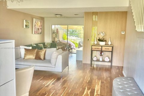 Casa en venta en Pembroke Pines, Florida, 4 dormitorios, 202.06 m2 № 1945817 - foto 12
