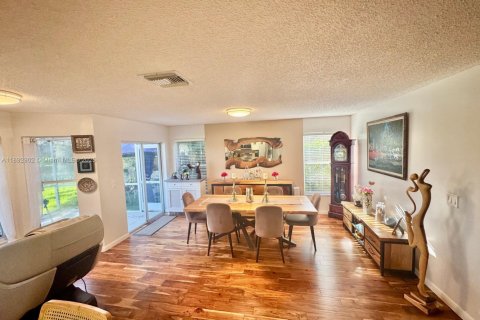 Casa en venta en Pembroke Pines, Florida, 4 dormitorios, 202.06 m2 № 1945817 - foto 28