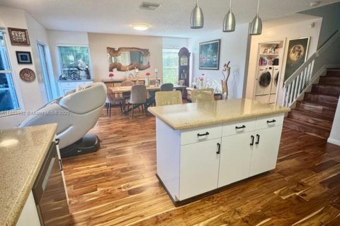 Casa en venta en Pembroke Pines, Florida, 4 dormitorios, 202.06 m2 № 1945817 - foto 25