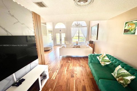 Casa en venta en Pembroke Pines, Florida, 4 dormitorios, 202.06 m2 № 1945817 - foto 9
