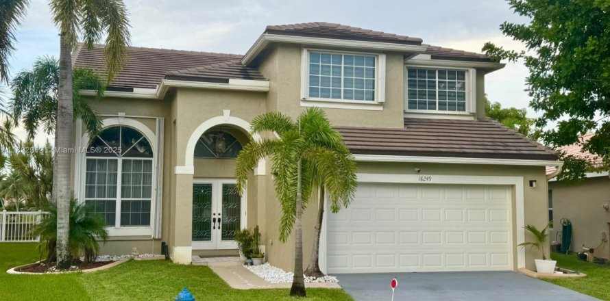Casa en Pembroke Pines, Florida 4 dormitorios, 202.06 m2 № 1945817