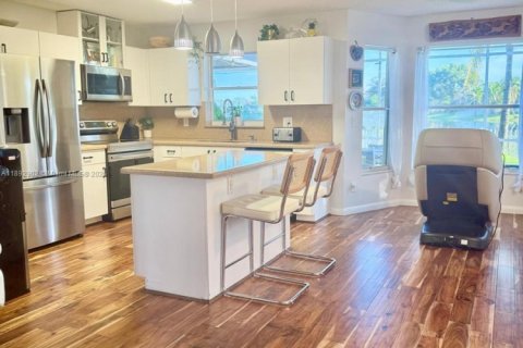 Casa en venta en Pembroke Pines, Florida, 4 dormitorios, 202.06 m2 № 1945817 - foto 18