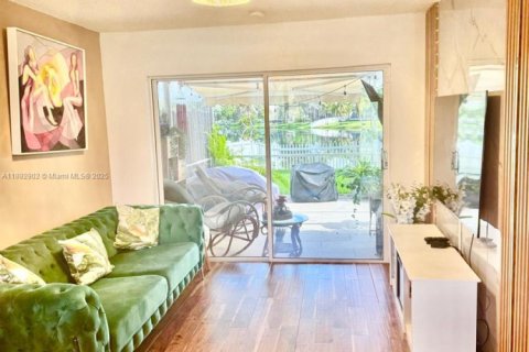 Casa en venta en Pembroke Pines, Florida, 4 dormitorios, 202.06 m2 № 1945817 - foto 10