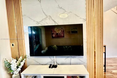 Casa en venta en Pembroke Pines, Florida, 4 dormitorios, 202.06 m2 № 1945817 - foto 16