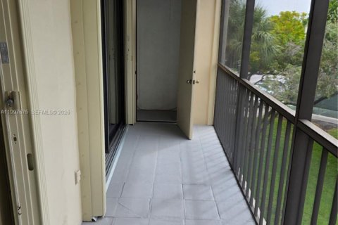 Condo in Miami, Florida, 1 bedroom № 2059382 - photo 30