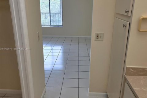 Condo in Miami, Florida, 1 bedroom № 2059382 - photo 25
