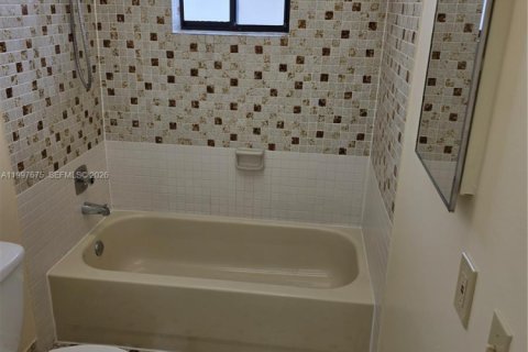 Condo in Miami, Florida, 1 bedroom № 2059382 - photo 29