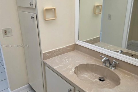 Condo in Miami, Florida, 1 bedroom № 2059382 - photo 28