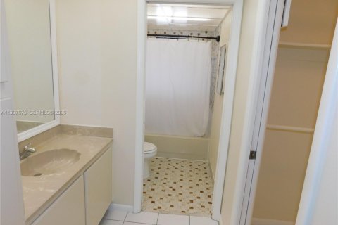 Condo in Miami, Florida, 1 bedroom № 2059382 - photo 27