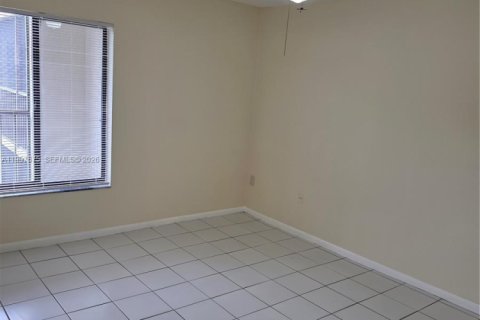 Condo in Miami, Florida, 1 bedroom № 2059382 - photo 21