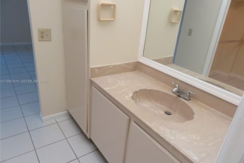 Condo in Miami, Florida, 1 bedroom № 2059382 - photo 26