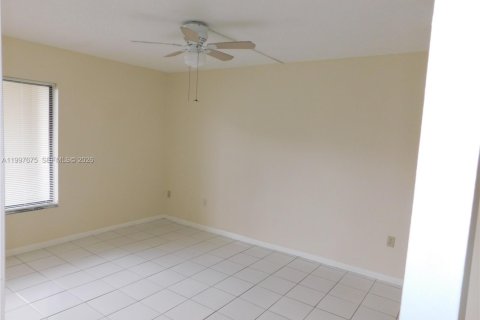 Condo in Miami, Florida, 1 bedroom № 2059382 - photo 20