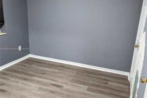 Commercial property in Miami Beach, Florida 169.08 sq.m. № 1958621 - photo 1