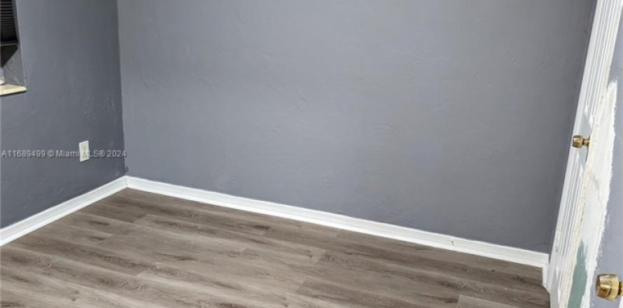 Commercial property in Miami Beach, Florida 169.08 sq.m. № 1958621