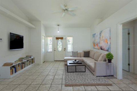 House in Palm Coast, Florida 3 bedrooms, 129.04 sq.m. № 1734850 - photo 3