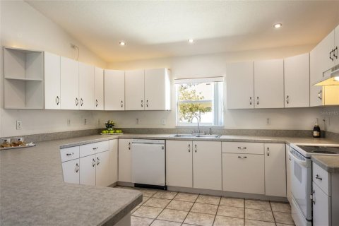 House in Palm Coast, Florida 3 bedrooms, 129.04 sq.m. № 1734850 - photo 5