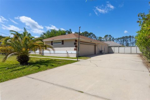 House in Palm Coast, Florida 3 bedrooms, 129.04 sq.m. № 1734850 - photo 16