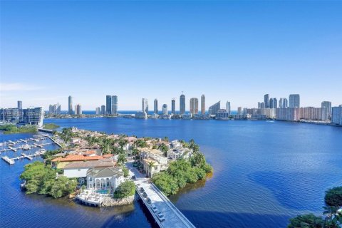 Снять в аренду кондоминиум в Авентура, Флорида 4 спальни, 263.84м2, № 1489316 - фото 1