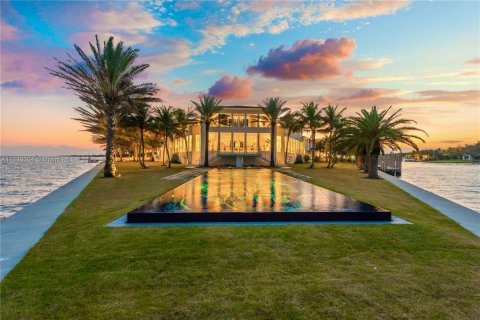 Casa en venta en Coral Gables, Florida, 8 dormitorios, 1761.71 m2 № 1806267 - foto 9