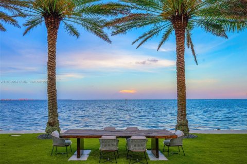 Casa en venta en Coral Gables, Florida, 8 dormitorios, 1761.71 m2 № 1806267 - foto 13