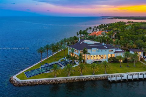 Casa en venta en Coral Gables, Florida, 8 dormitorios, 1761.71 m2 № 1806267 - foto 1