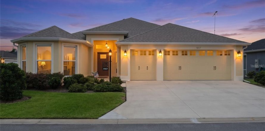 House in The Villages, Florida 3 bedrooms, 181.07 sq.m. № 2406398