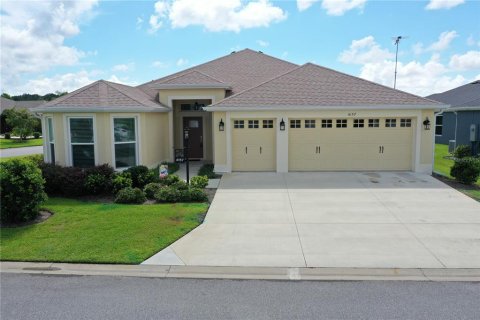 House in The Villages, Florida 3 bedrooms, 181.07 sq.m. № 2406398 - photo 16