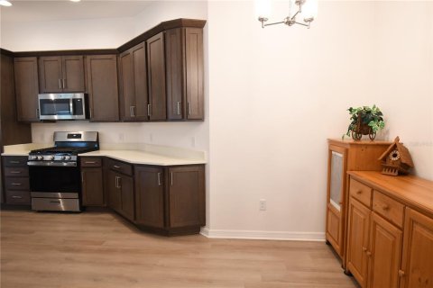 House in The Villages, Florida 3 bedrooms, 181.07 sq.m. № 2406398 - photo 6