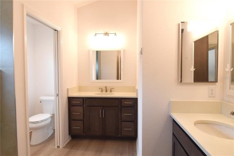 House in The Villages, Florida 3 bedrooms, 181.07 sq.m. № 2406398 - photo 9