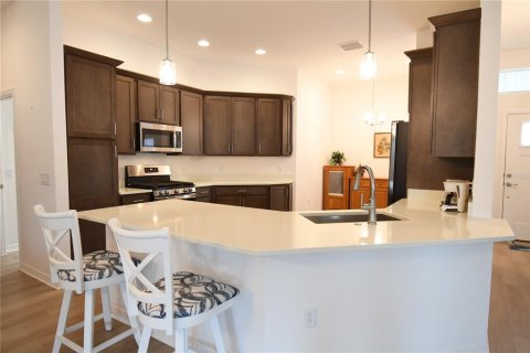 House in The Villages, Florida 3 bedrooms, 181.07 sq.m. № 2406398 - photo 5