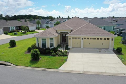House in The Villages, Florida 3 bedrooms, 181.07 sq.m. № 2406398 - photo 17