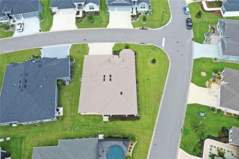 House in The Villages, Florida 3 bedrooms, 181.07 sq.m. № 2406398 - photo 21