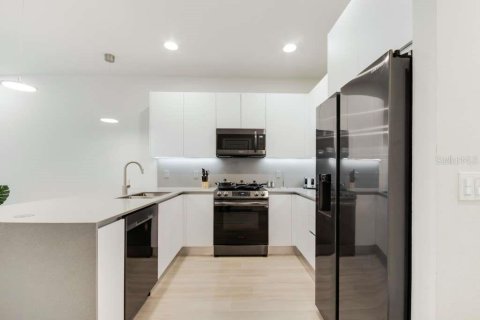 Touwnhouse à louer à Clermont, Floride: 3 chambres, 172.05 m2 № 2136899 - photo 10
