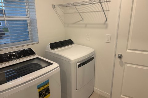 Снять в аренду виллу или дом в Форт Майерс, Флорида 4 спальни, 174.1м2, № 1922619 - фото 7