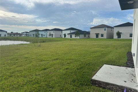 Снять в аренду виллу или дом в Форт Майерс, Флорида 4 спальни, 174.1м2, № 1922619 - фото 5