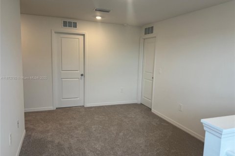 Снять в аренду виллу или дом в Форт Майерс, Флорида 4 спальни, 174.1м2, № 1922619 - фото 9