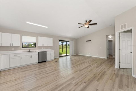 Villa ou maison à vendre à Lehigh Acres, Floride: 4 chambres, 146.51 m2 № 2312517 - photo 5
