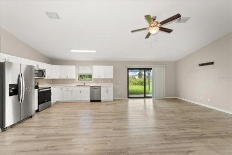Villa ou maison à vendre à Lehigh Acres, Floride: 4 chambres, 146.51 m2 № 2312517 - photo 4