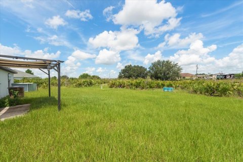 Villa ou maison à vendre à Lehigh Acres, Floride: 4 chambres, 146.51 m2 № 2312517 - photo 25