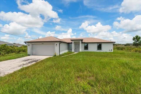 Villa ou maison à Lehigh Acres, Floride 4 chambres, 146.51 m2 № 2312517