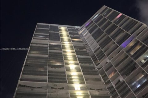 Купить кондоминиум в Майами, Флорида 2 спальни, 119.84м2, № 1841036 - фото 19