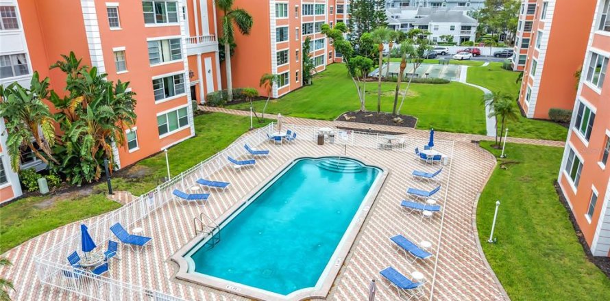 Condo à Saint Petersburg, Floride, 2 chambres  № 2223109