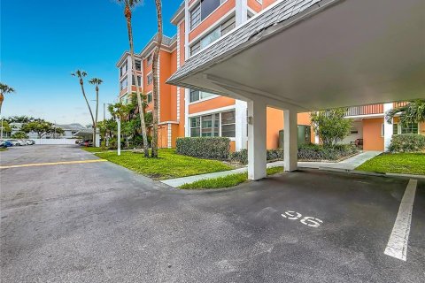 Copropriété à vendre à Saint Petersburg, Floride: 2 chambres, 106.84 m2 № 2223109 - photo 3