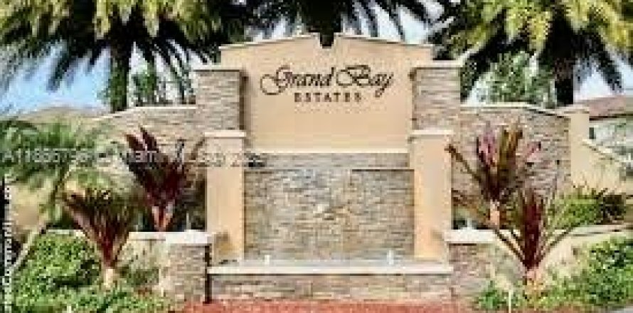 House in Doral, Florida 4 bedrooms, 246.19 sq.m. № 1895764